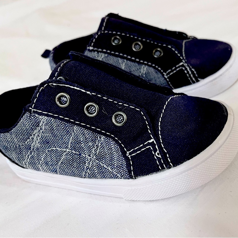 Navy Blue Toddler Sneakers Sz 6